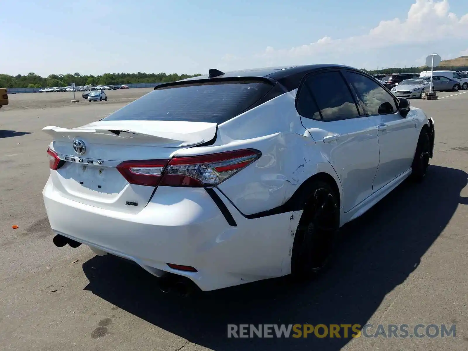 4 Photograph of a damaged car 4T1B61HKXKU266863 TOYOTA CAMRY 2019