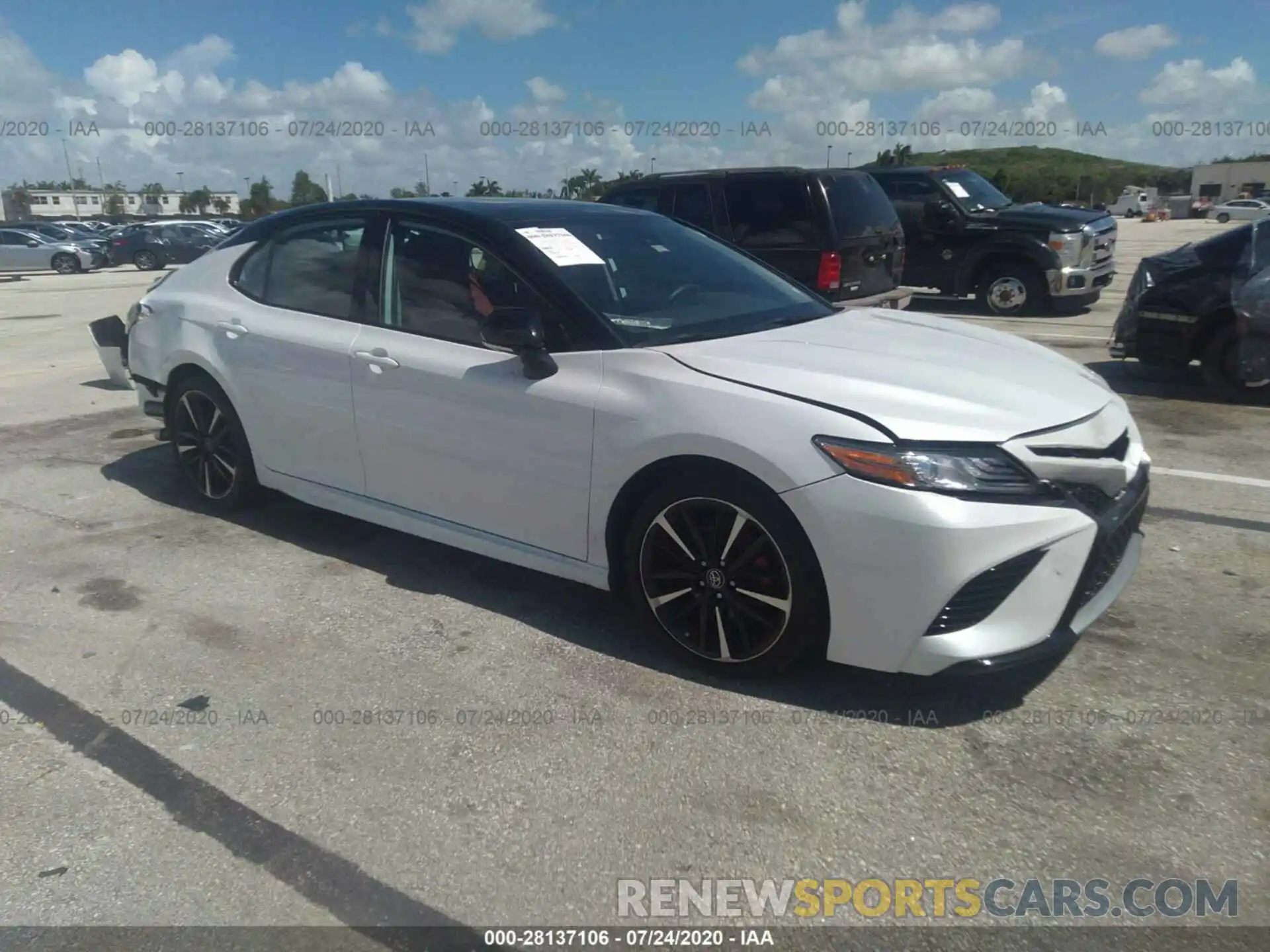 1 Photograph of a damaged car 4T1B61HKXKU266944 TOYOTA CAMRY 2019