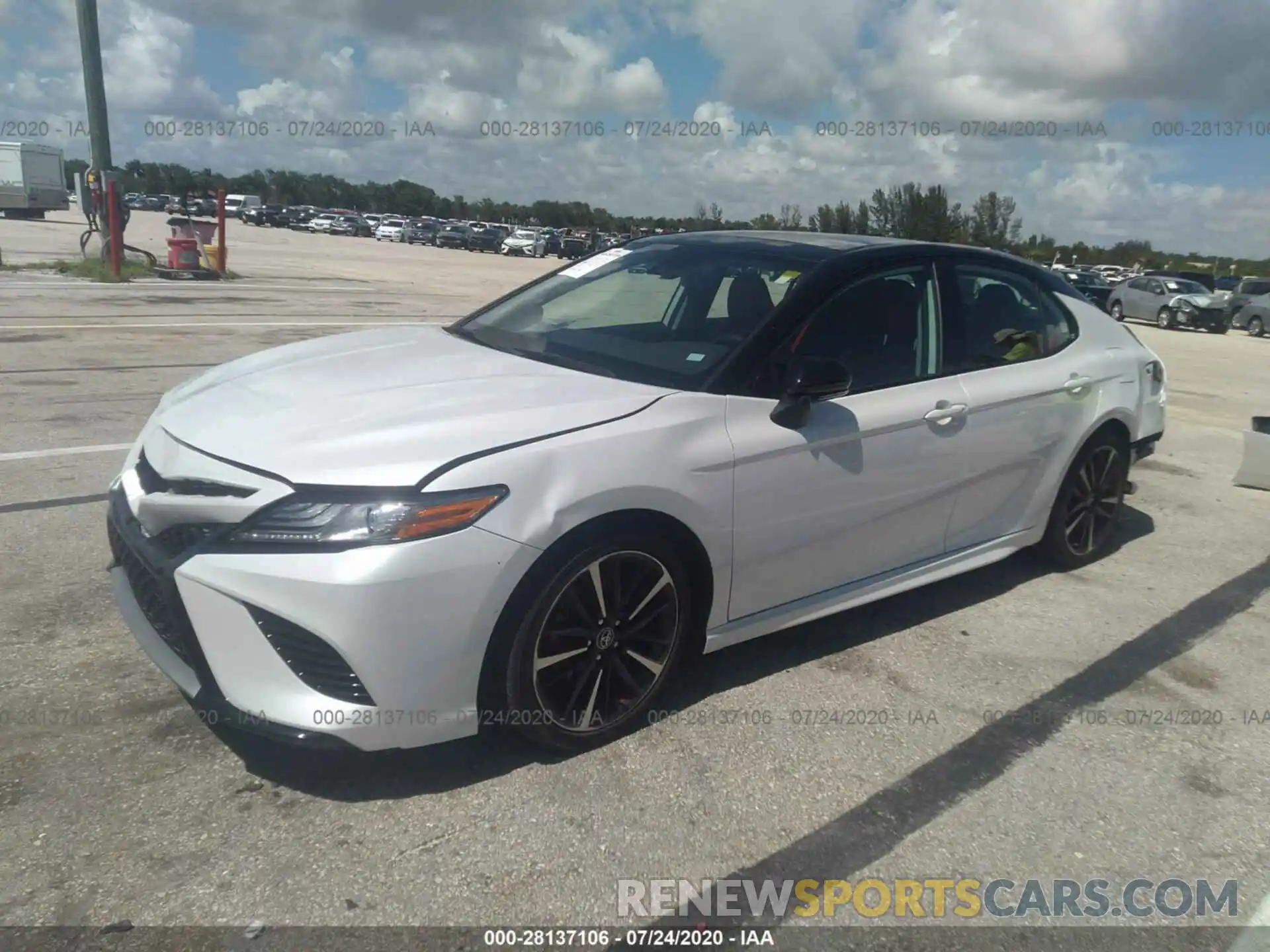 2 Photograph of a damaged car 4T1B61HKXKU266944 TOYOTA CAMRY 2019