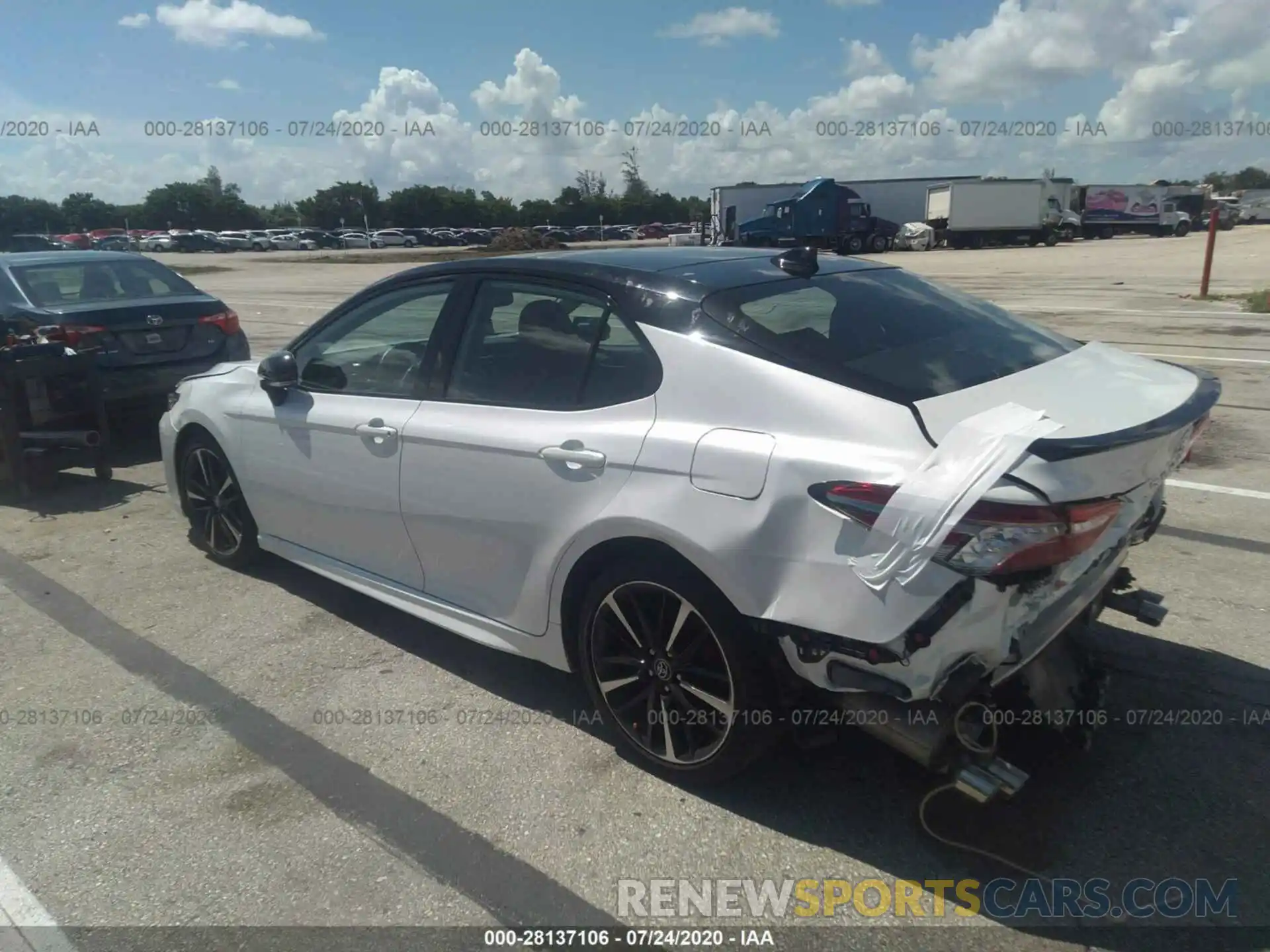 3 Photograph of a damaged car 4T1B61HKXKU266944 TOYOTA CAMRY 2019