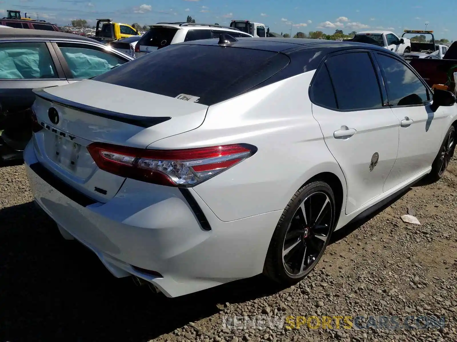 4 Фотография поврежденного автомобиля 4T1B61HKXKU267057 TOYOTA CAMRY 2019