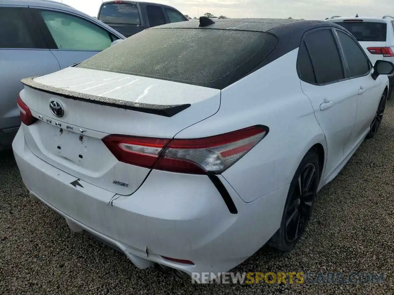 4 Photograph of a damaged car 4T1B61HKXKU267723 TOYOTA CAMRY 2019