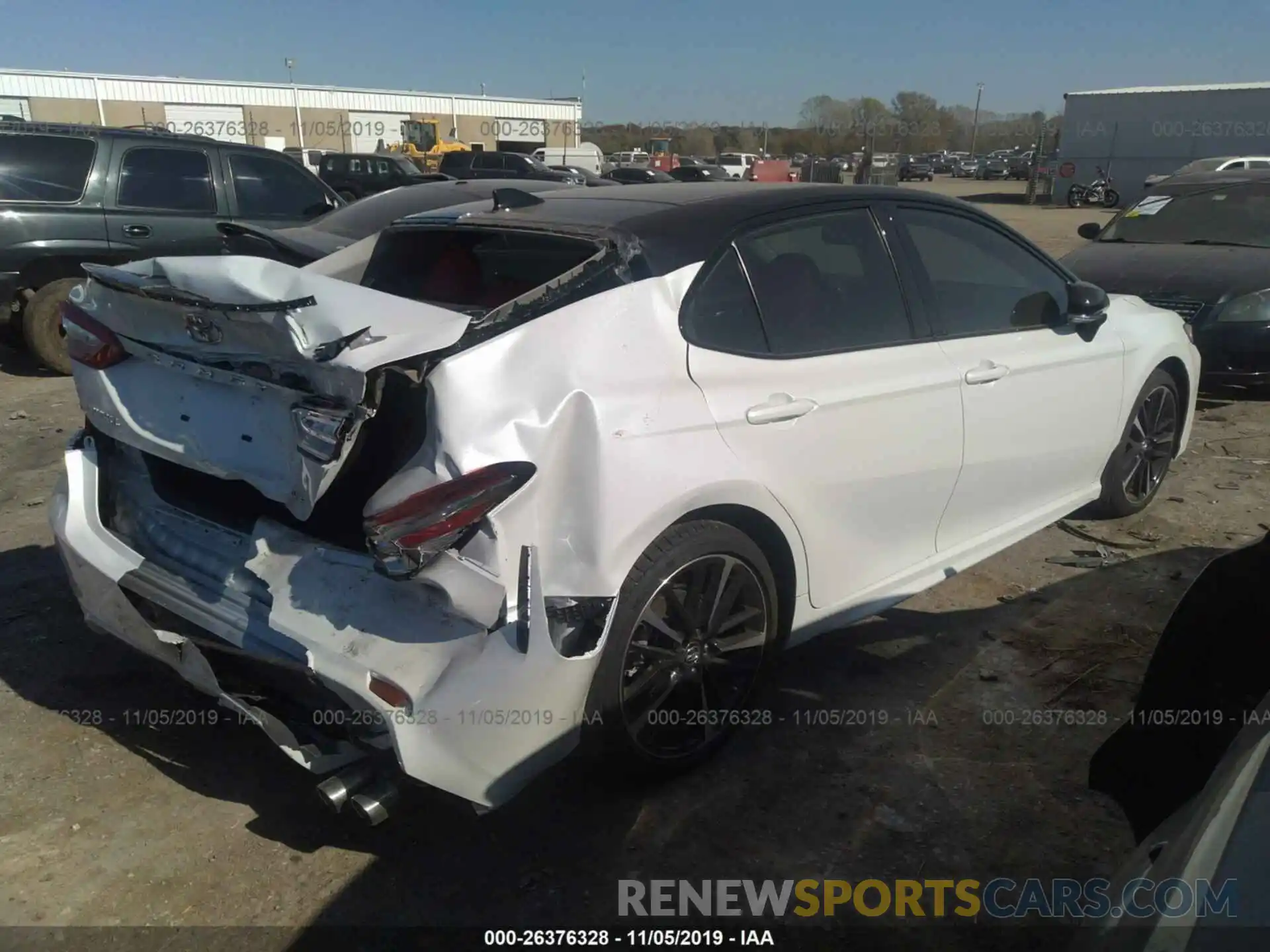 4 Photograph of a damaged car 4T1B61HKXKU269584 TOYOTA CAMRY 2019