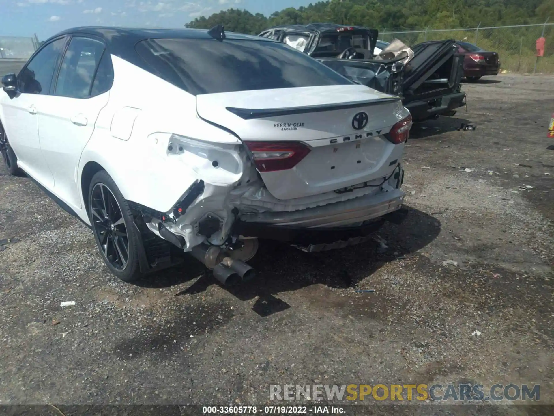 6 Photograph of a damaged car 4T1B61HKXKU280746 TOYOTA CAMRY 2019