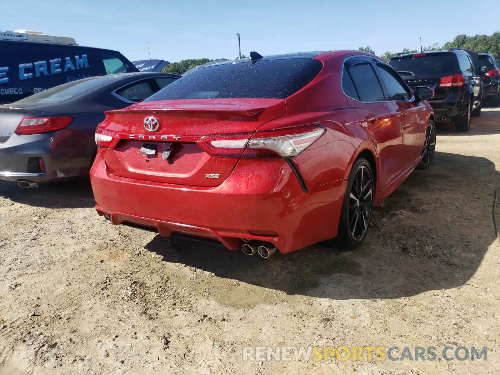 4 Photograph of a damaged car 4T1B61HKXKU292220 TOYOTA CAMRY 2019