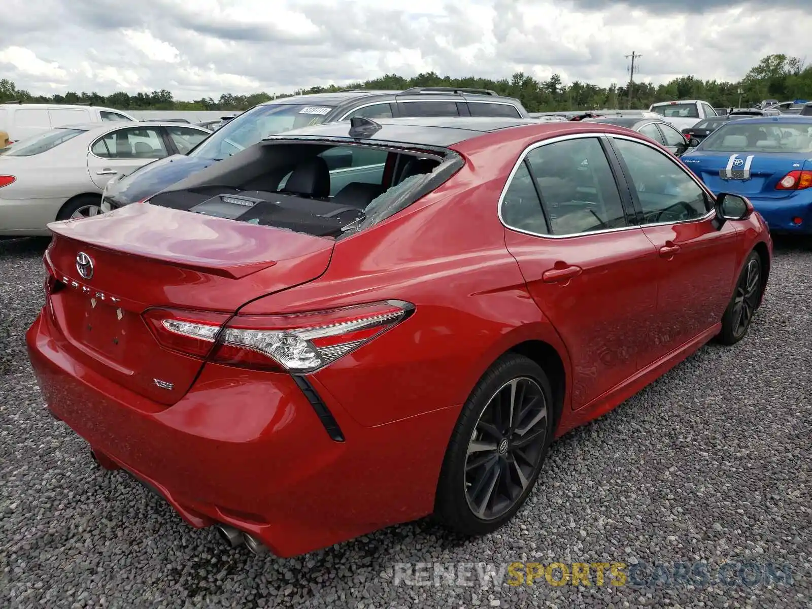 4 Photograph of a damaged car 4T1B61HKXKU298373 TOYOTA CAMRY 2019