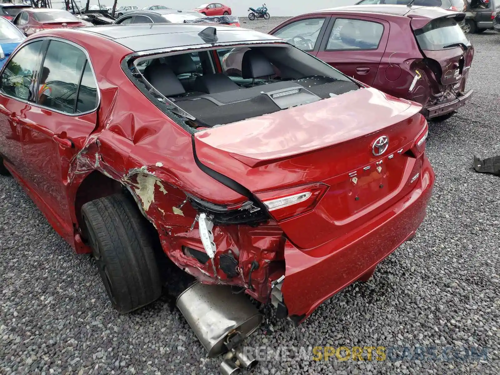 9 Photograph of a damaged car 4T1B61HKXKU298373 TOYOTA CAMRY 2019