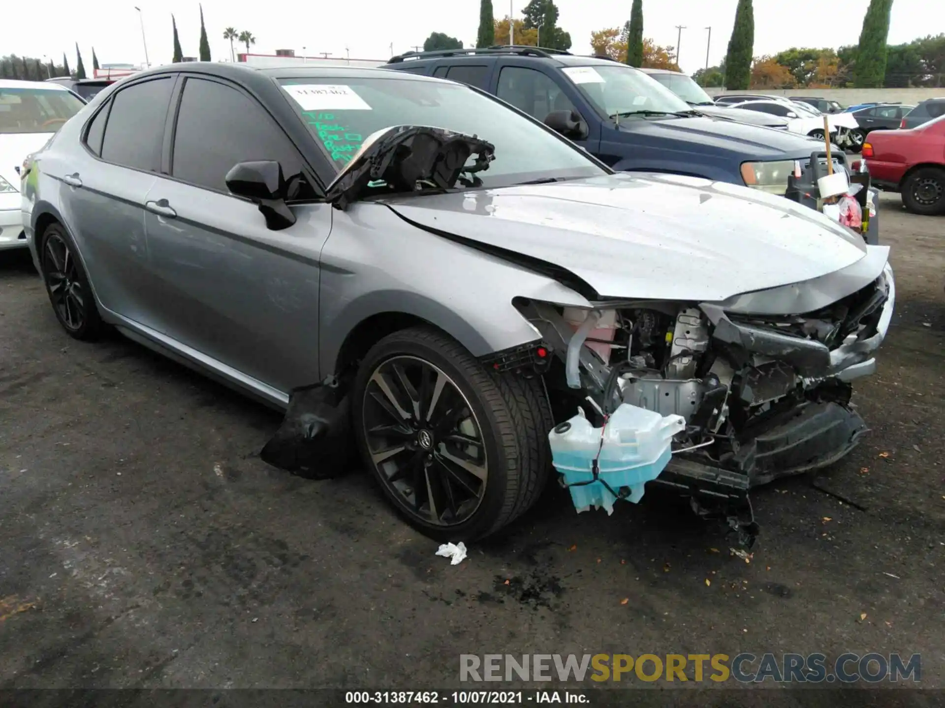 1 Photograph of a damaged car 4T1B61HKXKU298700 TOYOTA CAMRY 2019