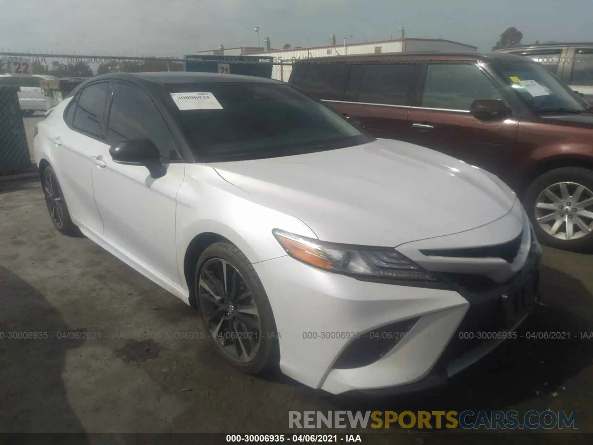 1 Photograph of a damaged car 4T1B61HKXKU299359 TOYOTA CAMRY 2019