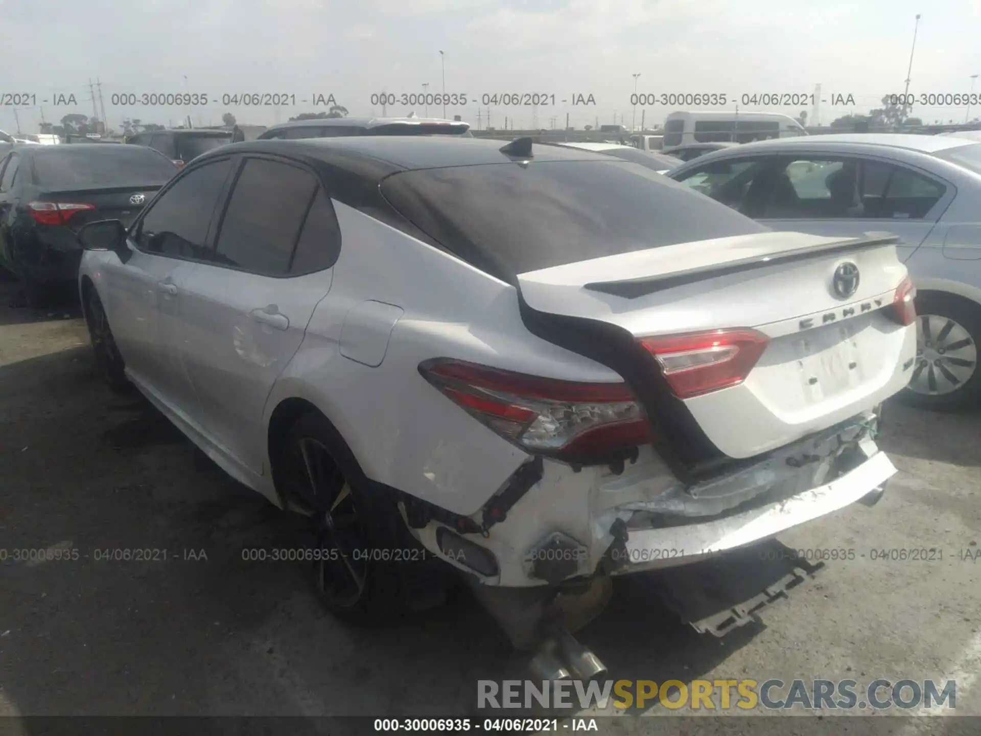 3 Photograph of a damaged car 4T1B61HKXKU299359 TOYOTA CAMRY 2019