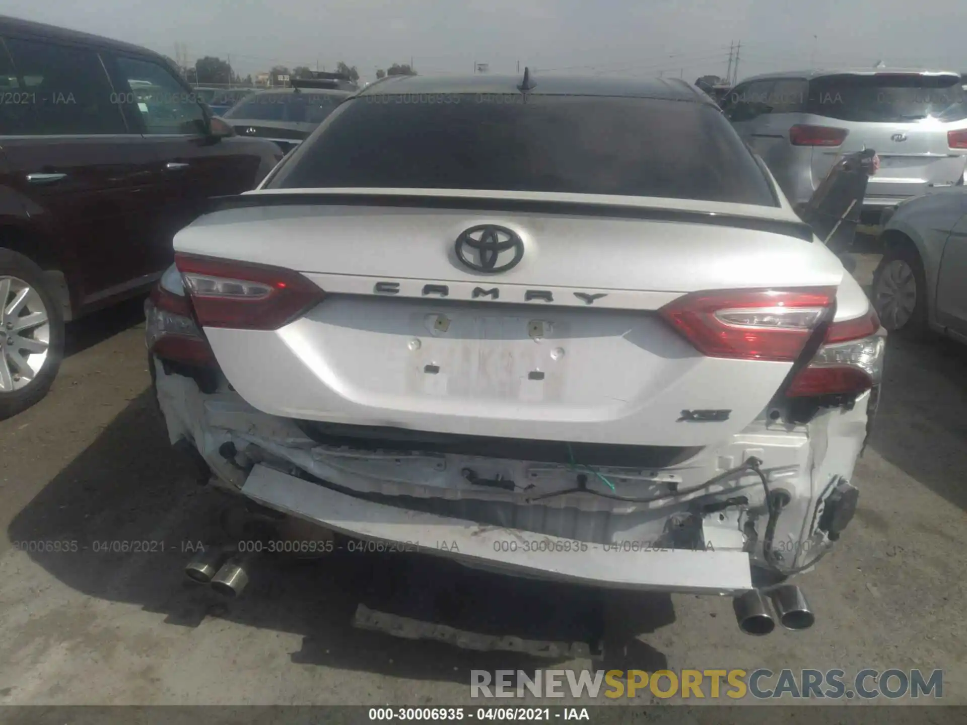 6 Photograph of a damaged car 4T1B61HKXKU299359 TOYOTA CAMRY 2019