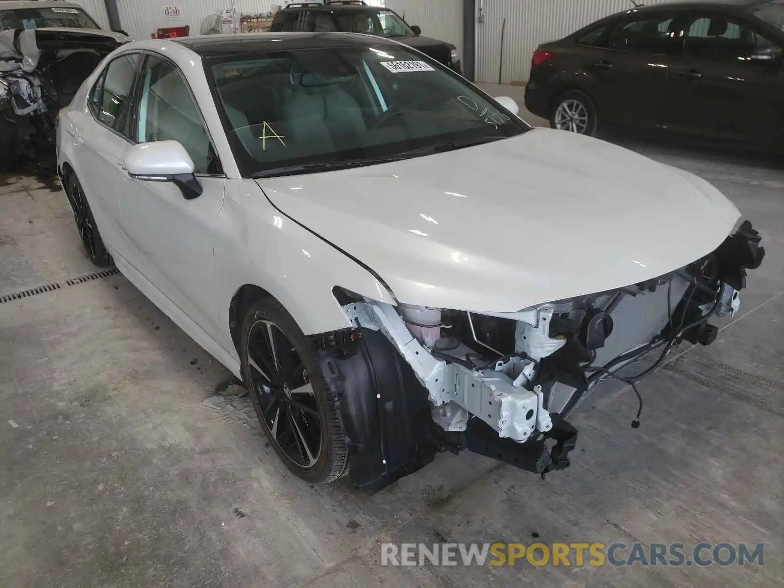 1 Photograph of a damaged car 4T1B61HKXKU695176 TOYOTA CAMRY 2019