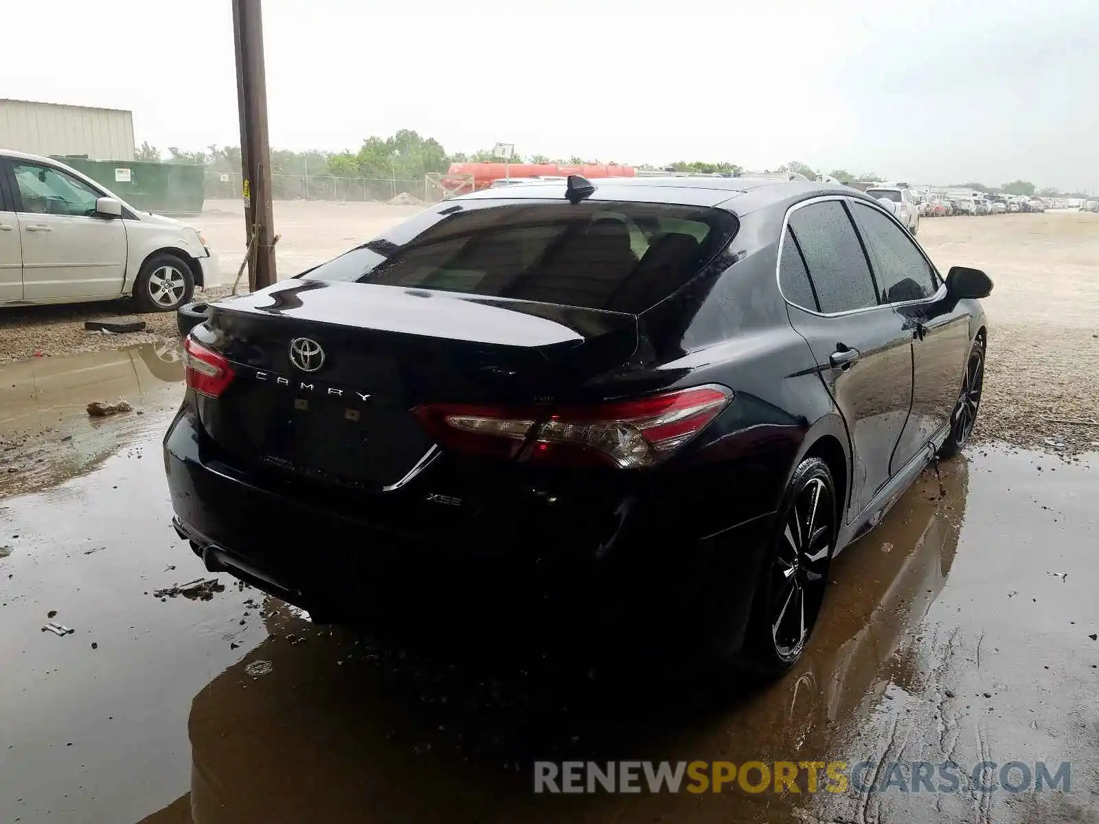 4 Photograph of a damaged car 4T1B61HKXKU702417 TOYOTA CAMRY 2019