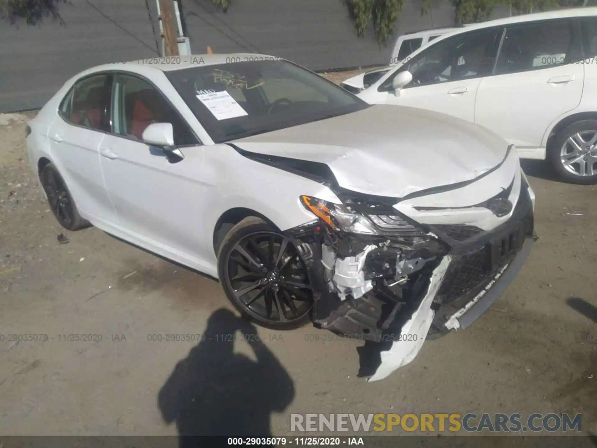 1 Photograph of a damaged car 4T1B61HKXKU710999 TOYOTA CAMRY 2019