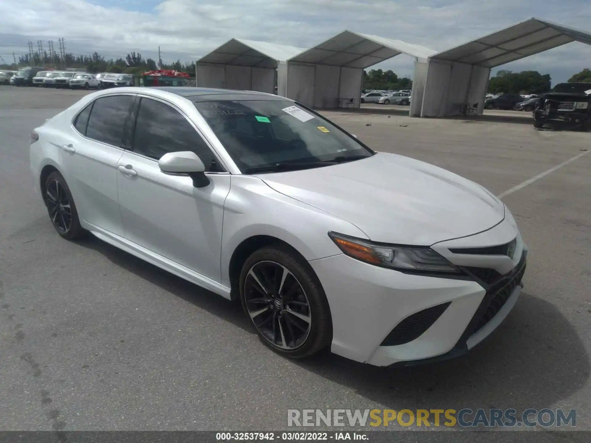 1 Photograph of a damaged car 4T1B61HKXKU719895 TOYOTA CAMRY 2019