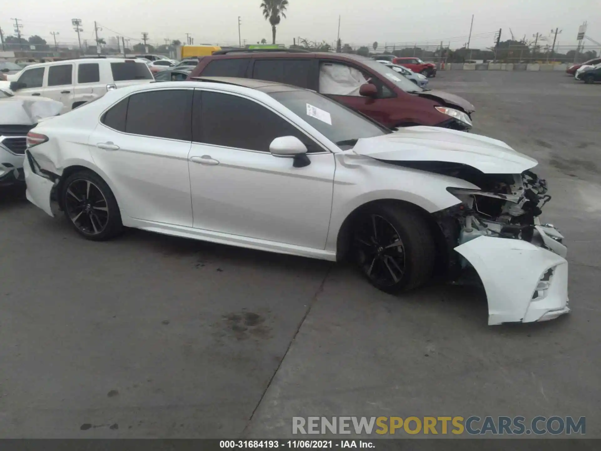 1 Photograph of a damaged car 4T1B61HKXKU743498 TOYOTA CAMRY 2019