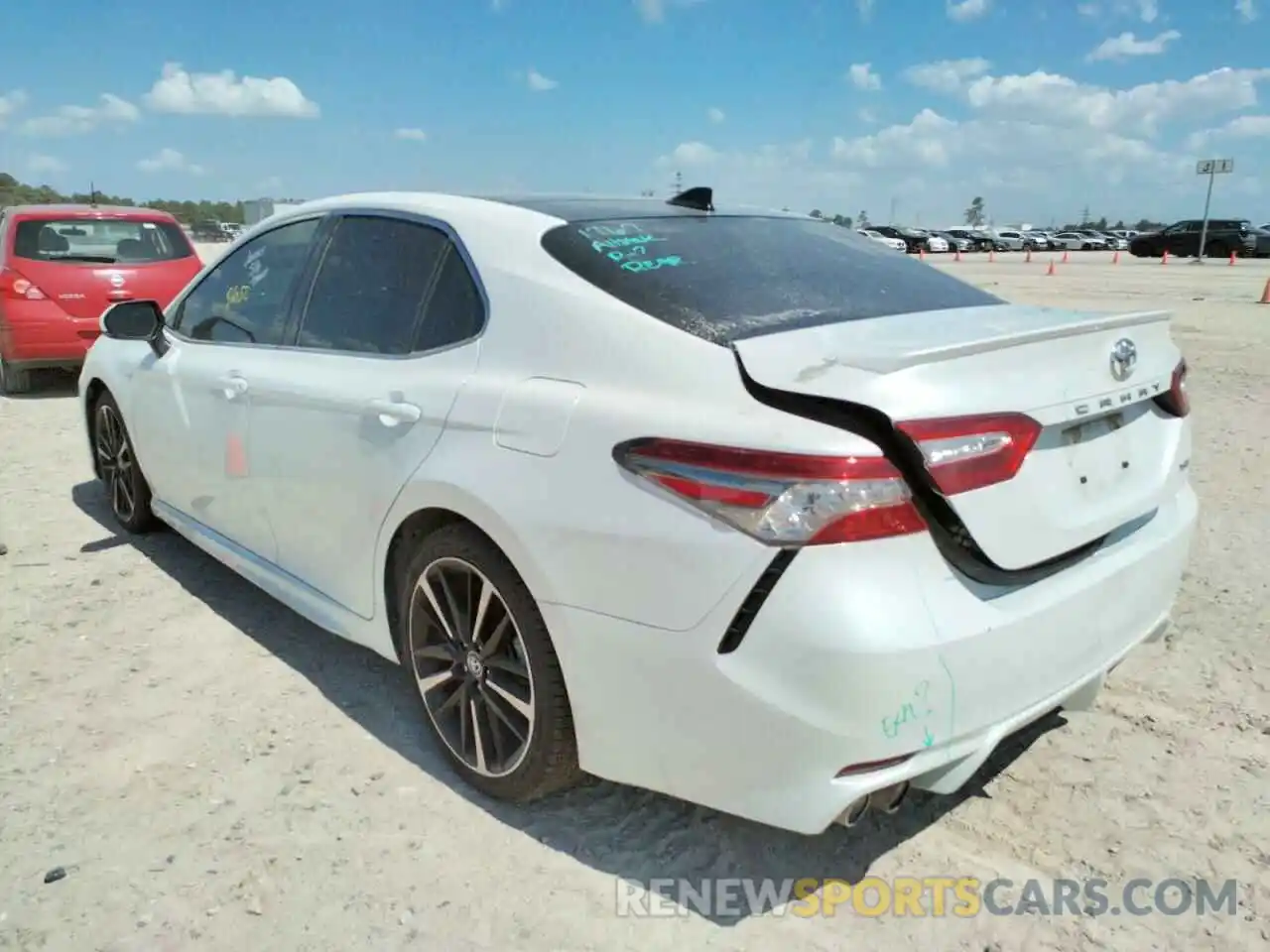 3 Фотография поврежденного автомобиля 4T1B61HKXKU744540 TOYOTA CAMRY 2019