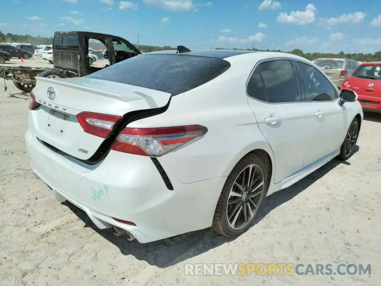 4 Фотография поврежденного автомобиля 4T1B61HKXKU744540 TOYOTA CAMRY 2019