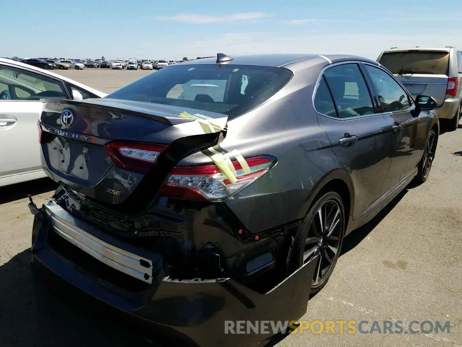 4 Photograph of a damaged car 4T1B61HKXKU753724 TOYOTA CAMRY 2019