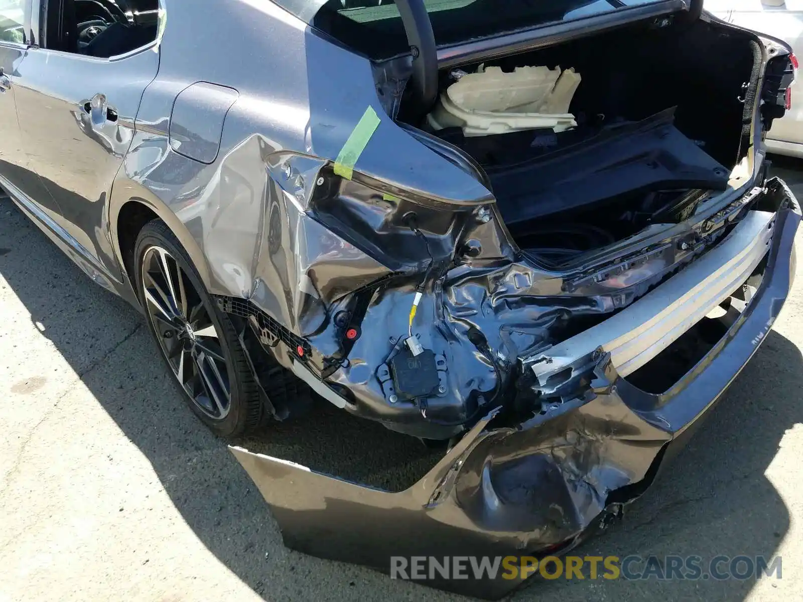 9 Photograph of a damaged car 4T1B61HKXKU753724 TOYOTA CAMRY 2019