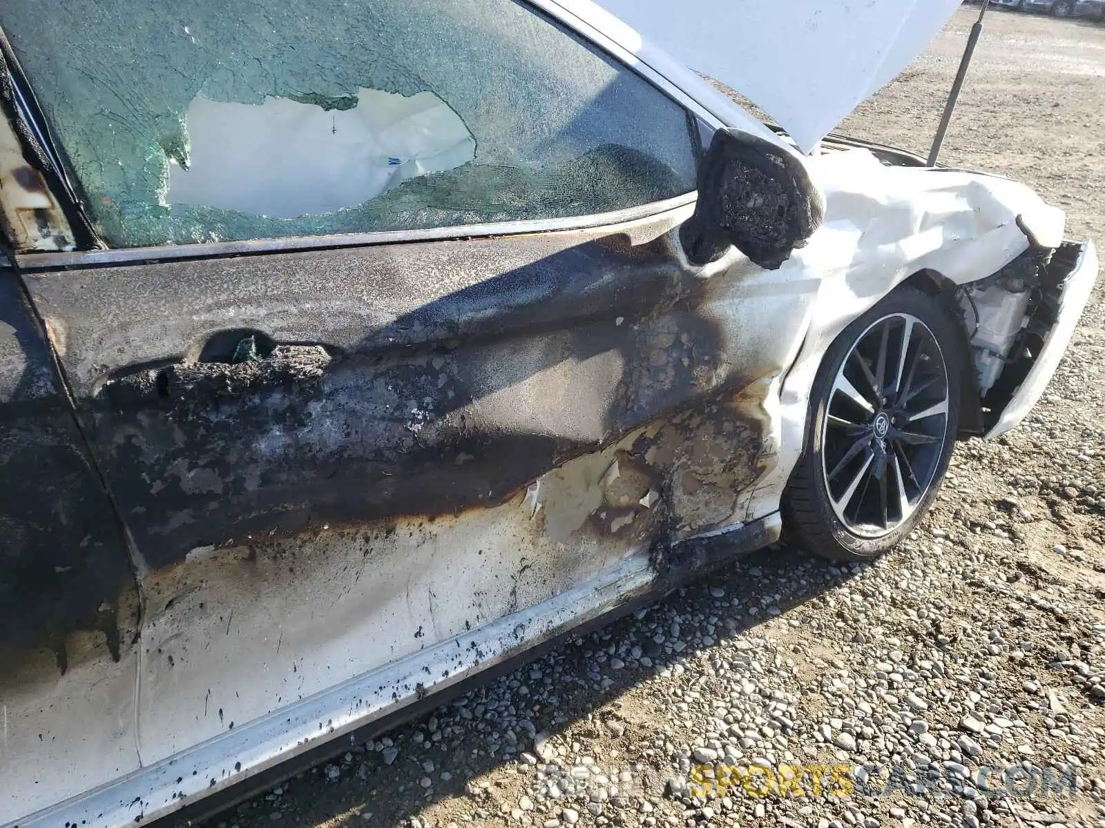 9 Photograph of a damaged car 4T1B61HKXKU765842 TOYOTA CAMRY 2019