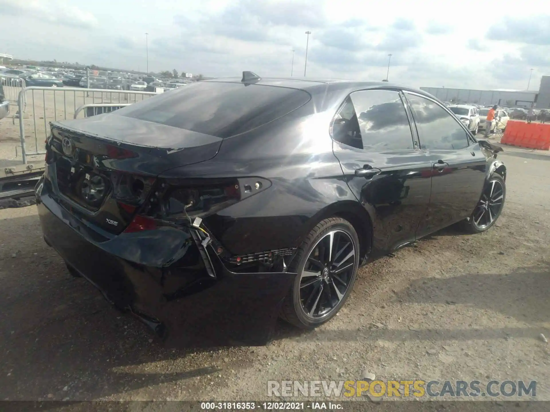 4 Photograph of a damaged car 4T1B61HKXKU776789 TOYOTA CAMRY 2019