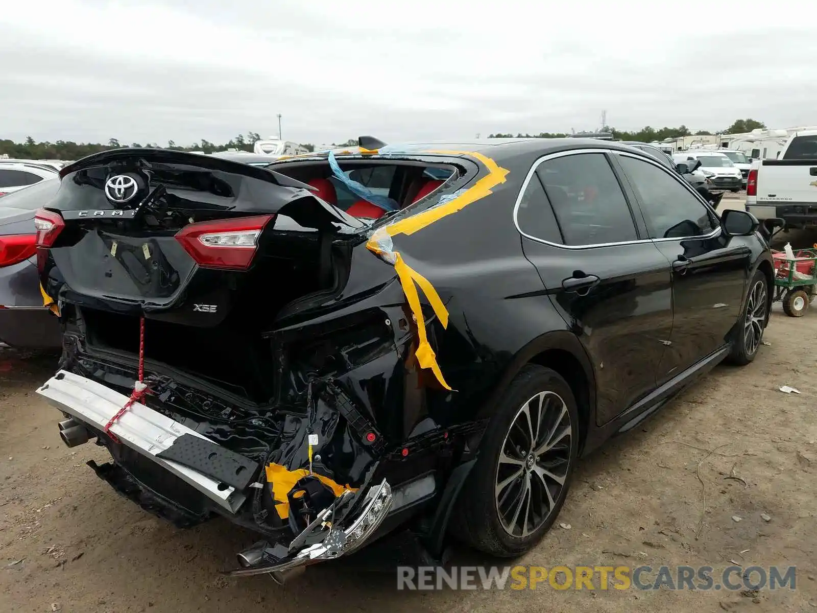 4 Photograph of a damaged car 4T1B61HKXKU785766 TOYOTA CAMRY 2019