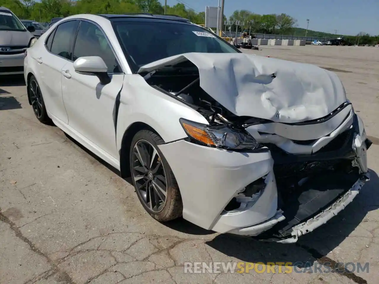 1 Photograph of a damaged car 4T1B61HKXKU805708 TOYOTA CAMRY 2019