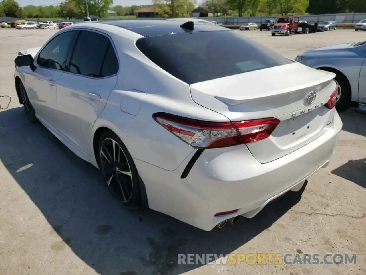 3 Photograph of a damaged car 4T1B61HKXKU805708 TOYOTA CAMRY 2019