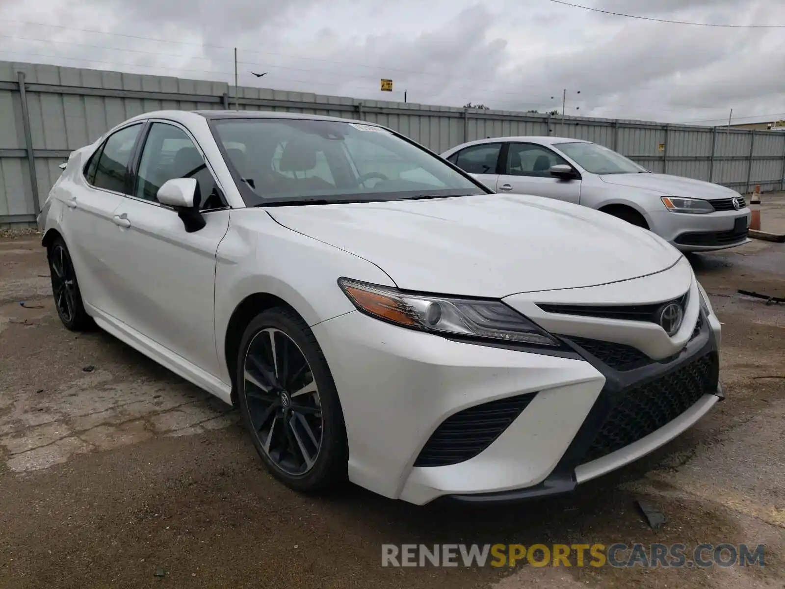 1 Photograph of a damaged car 4T1B61HKXKU811041 TOYOTA CAMRY 2019