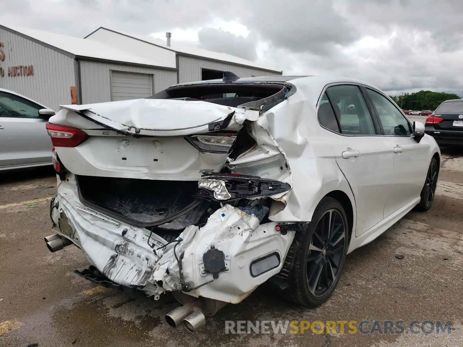 4 Photograph of a damaged car 4T1B61HKXKU811041 TOYOTA CAMRY 2019