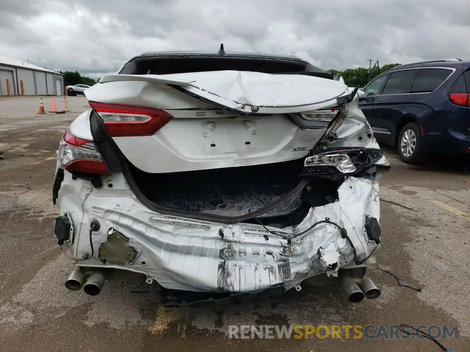 9 Photograph of a damaged car 4T1B61HKXKU811041 TOYOTA CAMRY 2019