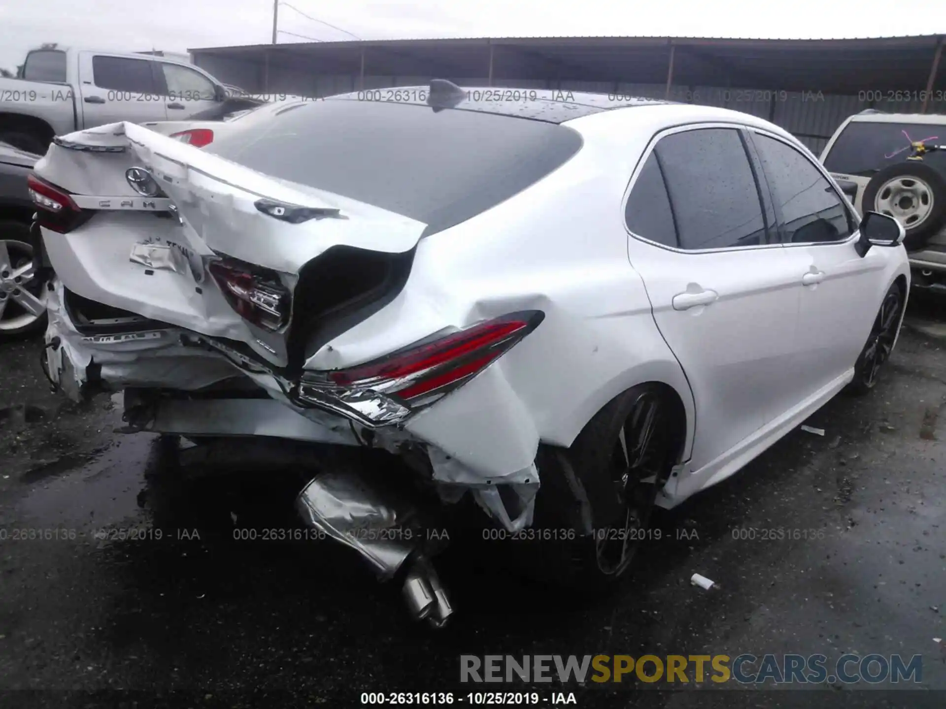 4 Photograph of a damaged car 4T1B61HKXKU826798 TOYOTA CAMRY 2019