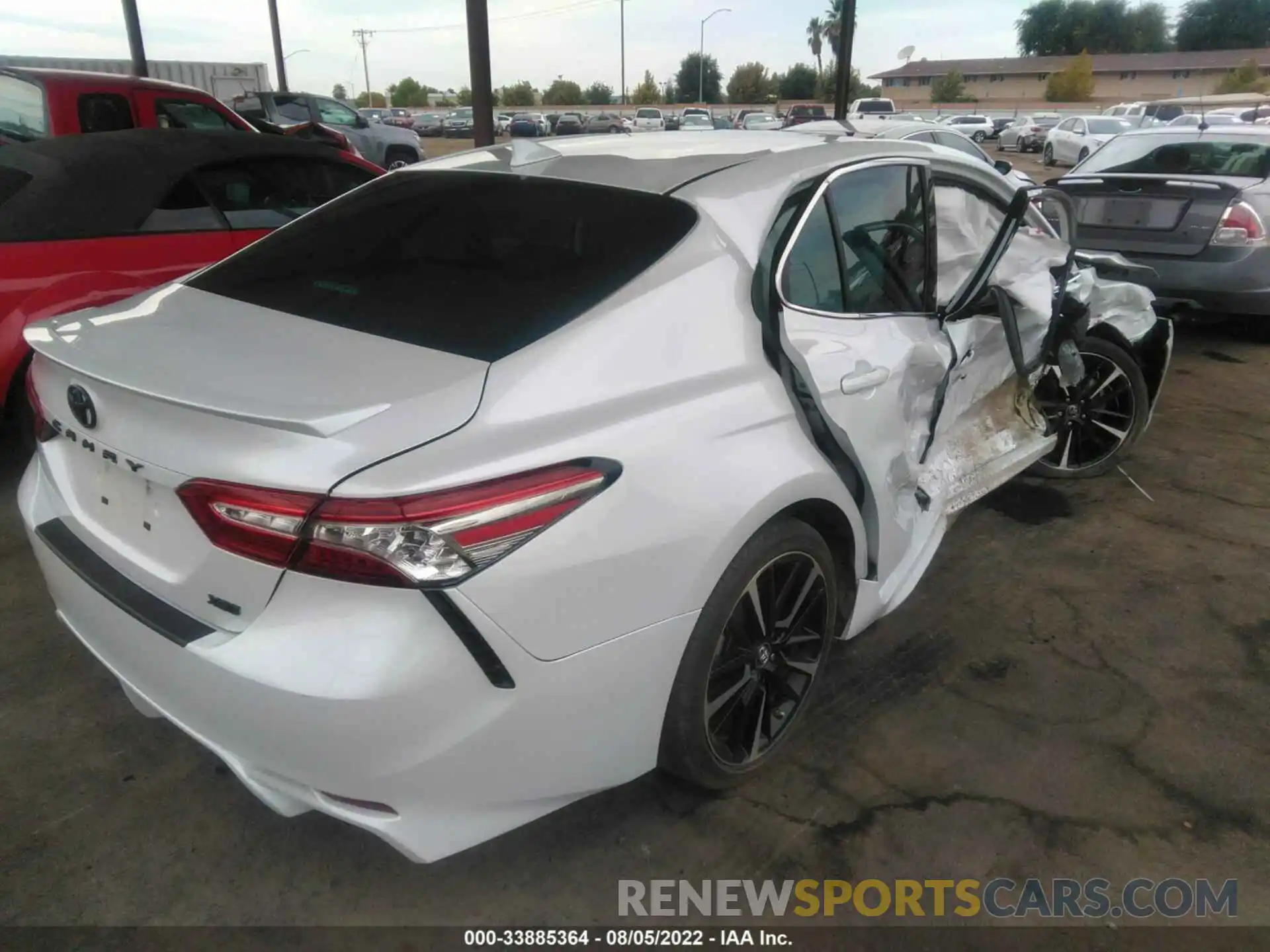 4 Photograph of a damaged car 4T1B61HKXKU828812 TOYOTA CAMRY 2019