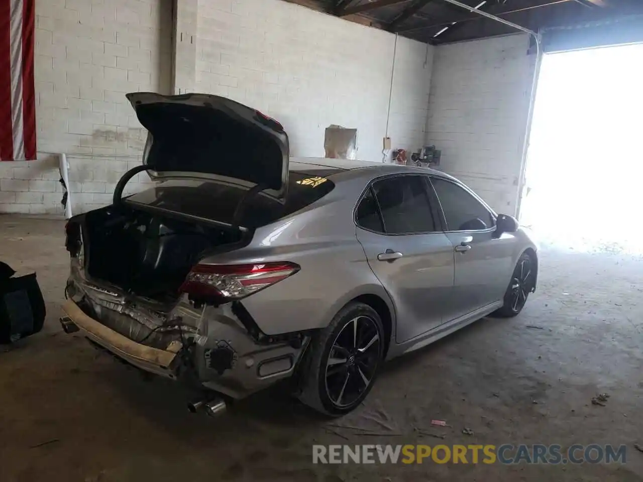 4 Photograph of a damaged car 4T1B61HKXKU840541 TOYOTA CAMRY 2019