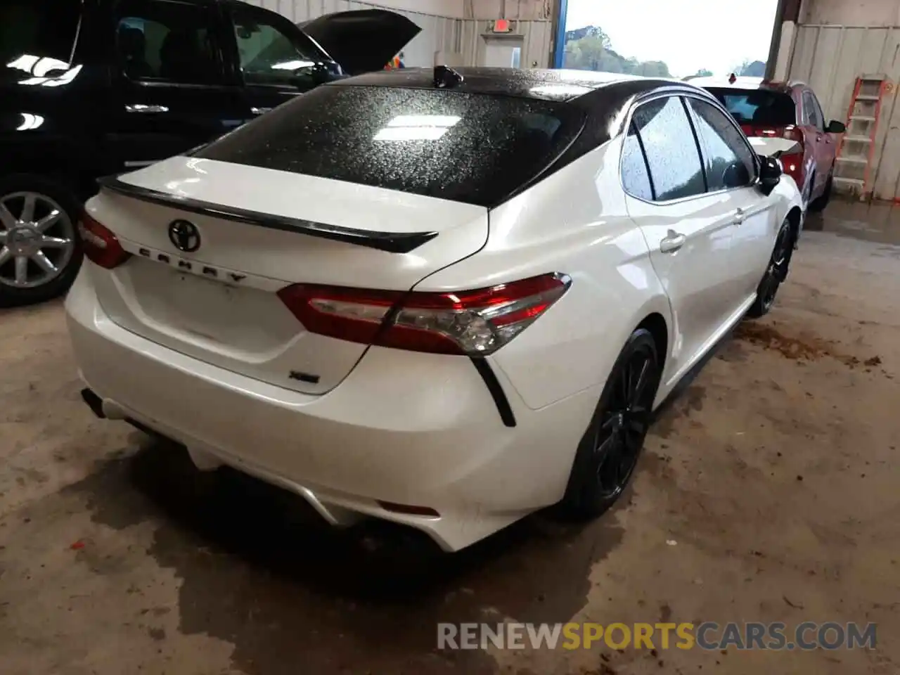 4 Photograph of a damaged car 4T1B61HKXKU844931 TOYOTA CAMRY 2019