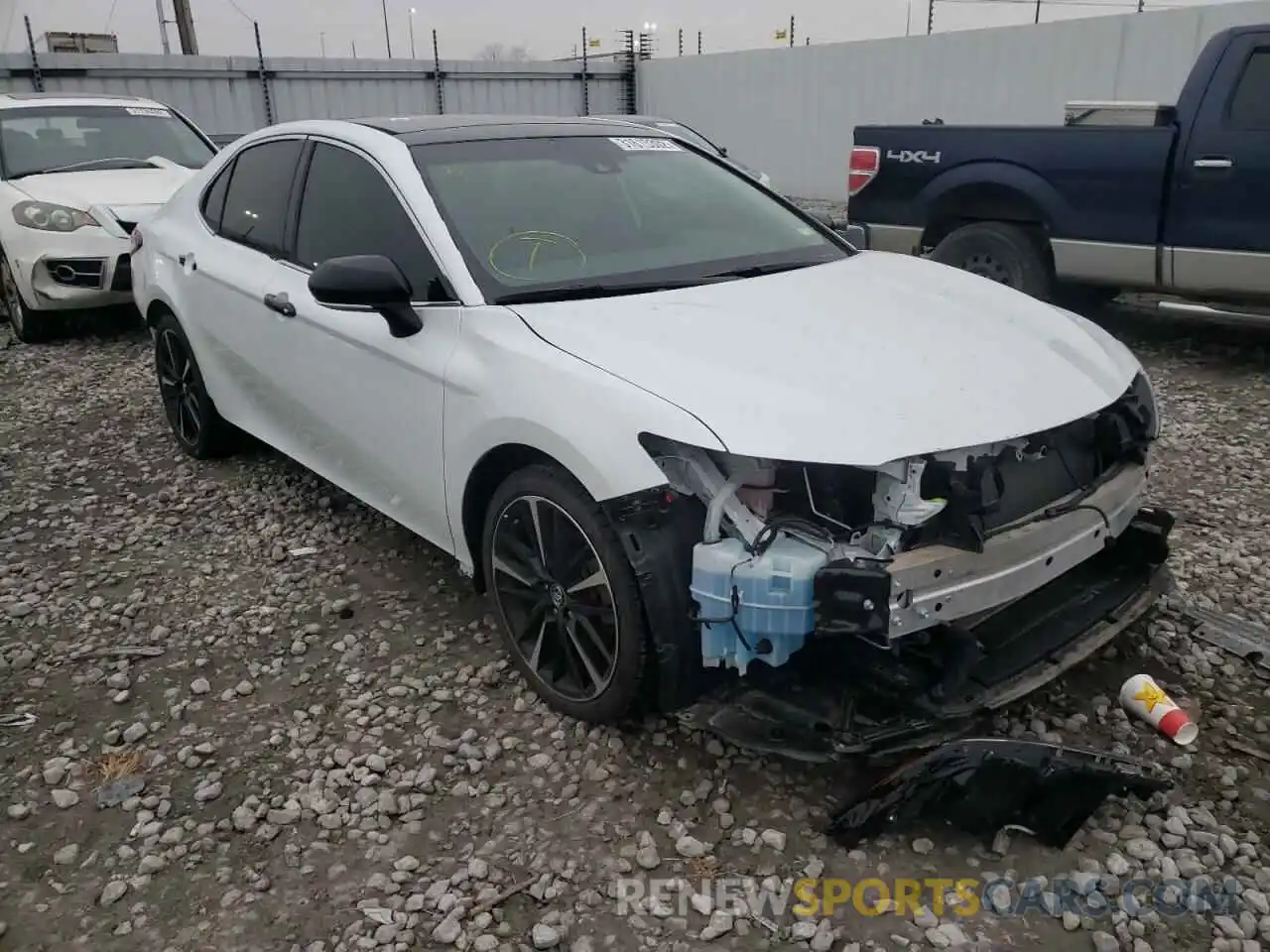 1 Photograph of a damaged car 4T1B61HKXKU845433 TOYOTA CAMRY 2019