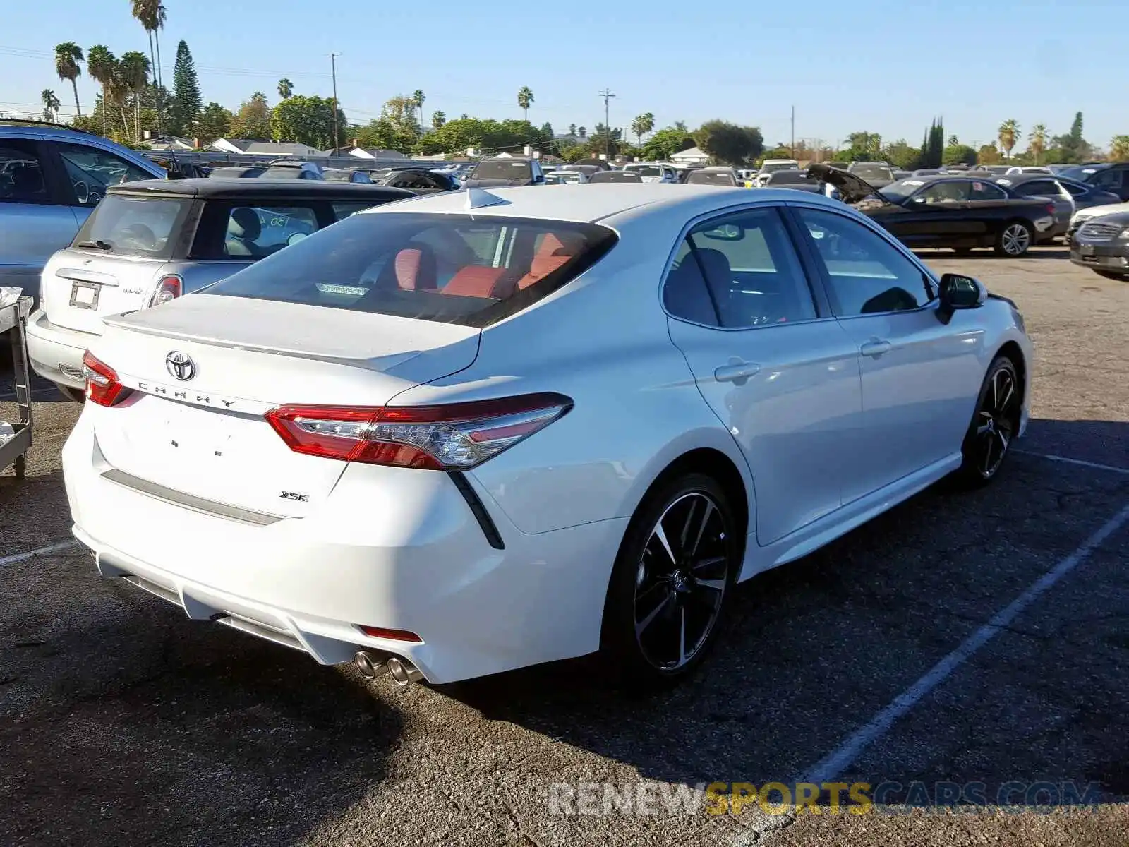 4 Photograph of a damaged car 4T1B61HKXKU852575 TOYOTA CAMRY 2019