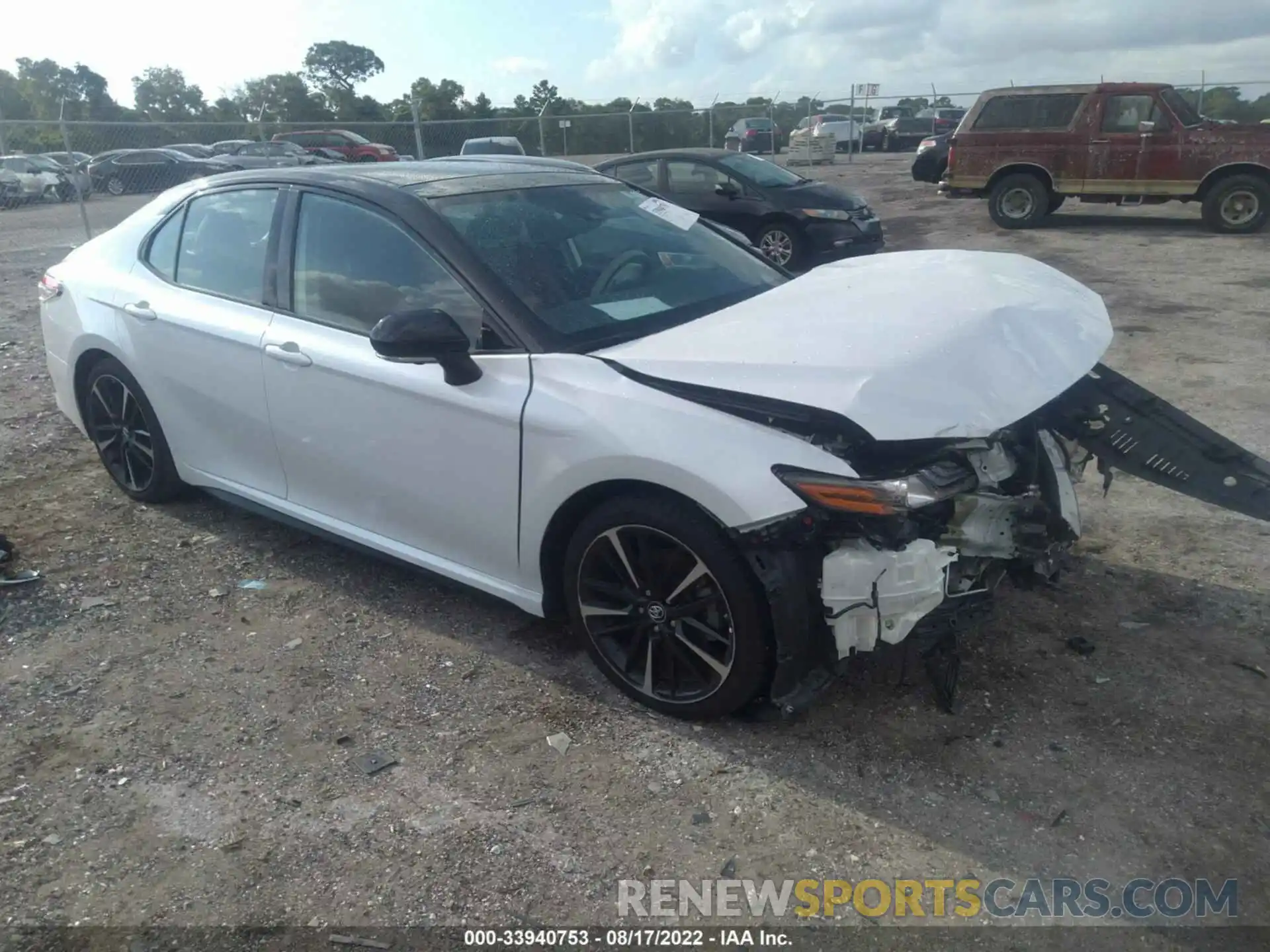 1 Photograph of a damaged car 4T1BZ1HK0KU024607 TOYOTA CAMRY 2019