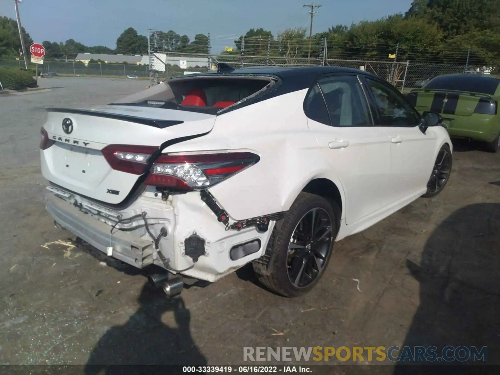 4 Photograph of a damaged car 4T1BZ1HK0KU026471 TOYOTA CAMRY 2019