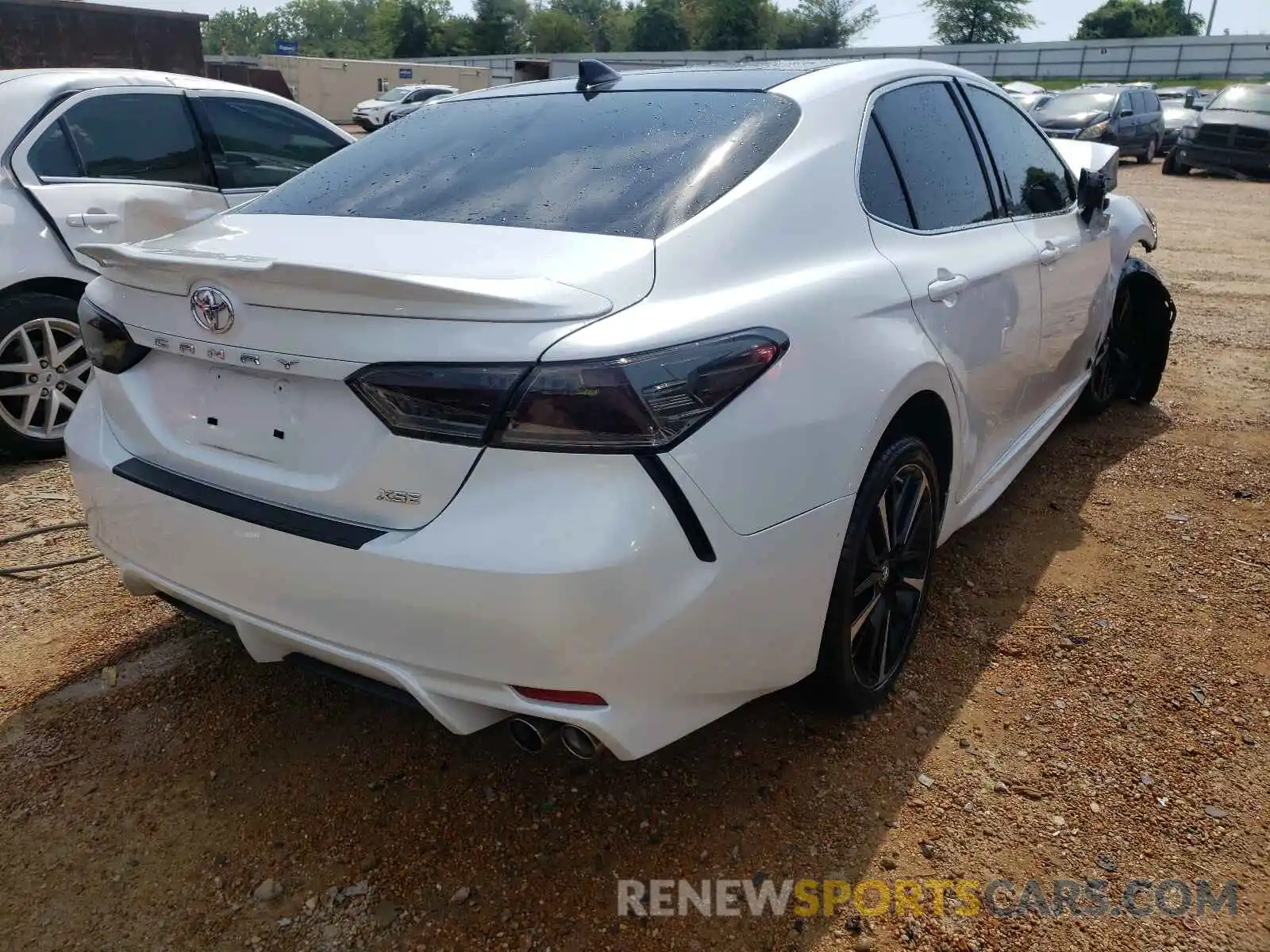 4 Photograph of a damaged car 4T1BZ1HK0KU029628 TOYOTA CAMRY 2019