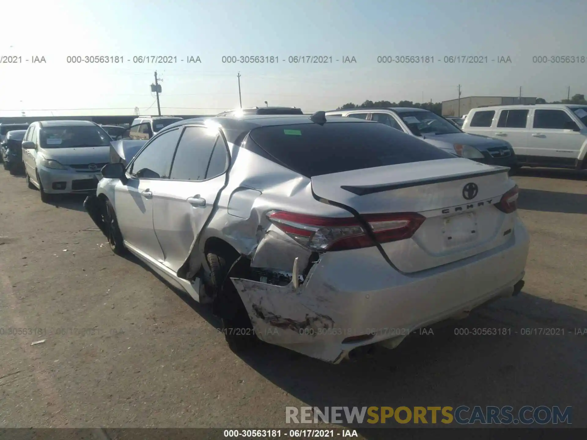 3 Photograph of a damaged car 4T1BZ1HK0KU031282 TOYOTA CAMRY 2019