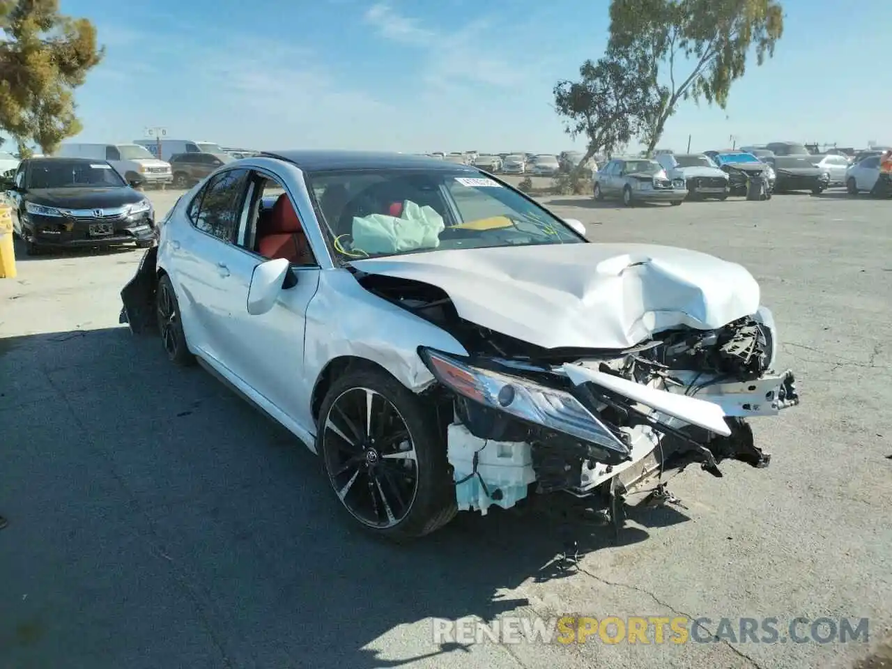 1 Photograph of a damaged car 4T1BZ1HK0KU508986 TOYOTA CAMRY 2019