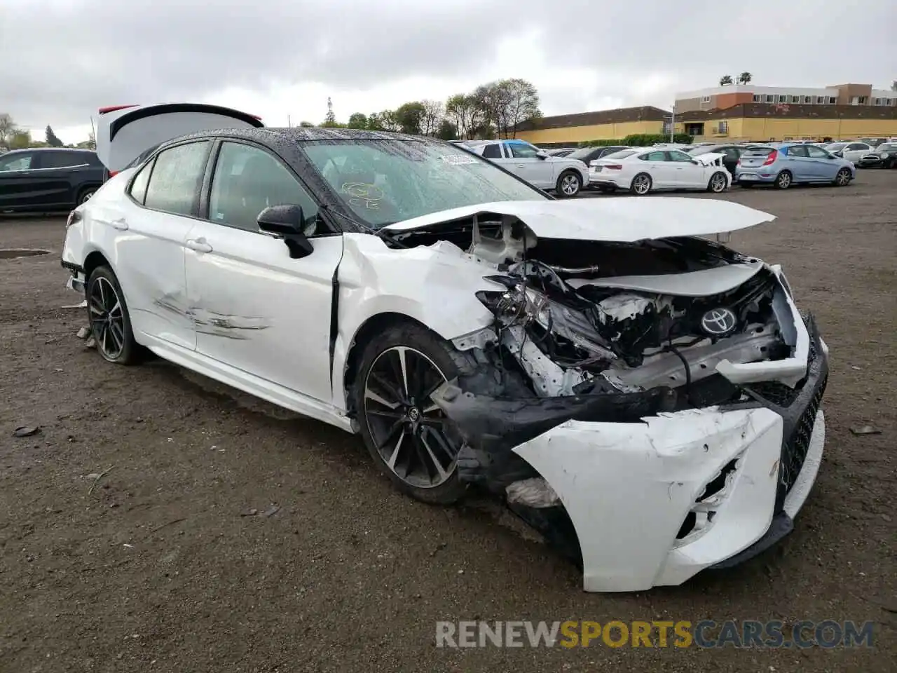 1 Photograph of a damaged car 4T1BZ1HK1KU025524 TOYOTA CAMRY 2019