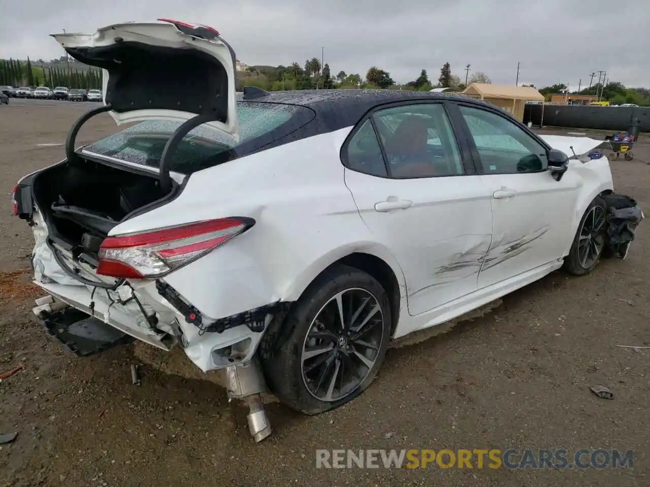 4 Photograph of a damaged car 4T1BZ1HK1KU025524 TOYOTA CAMRY 2019