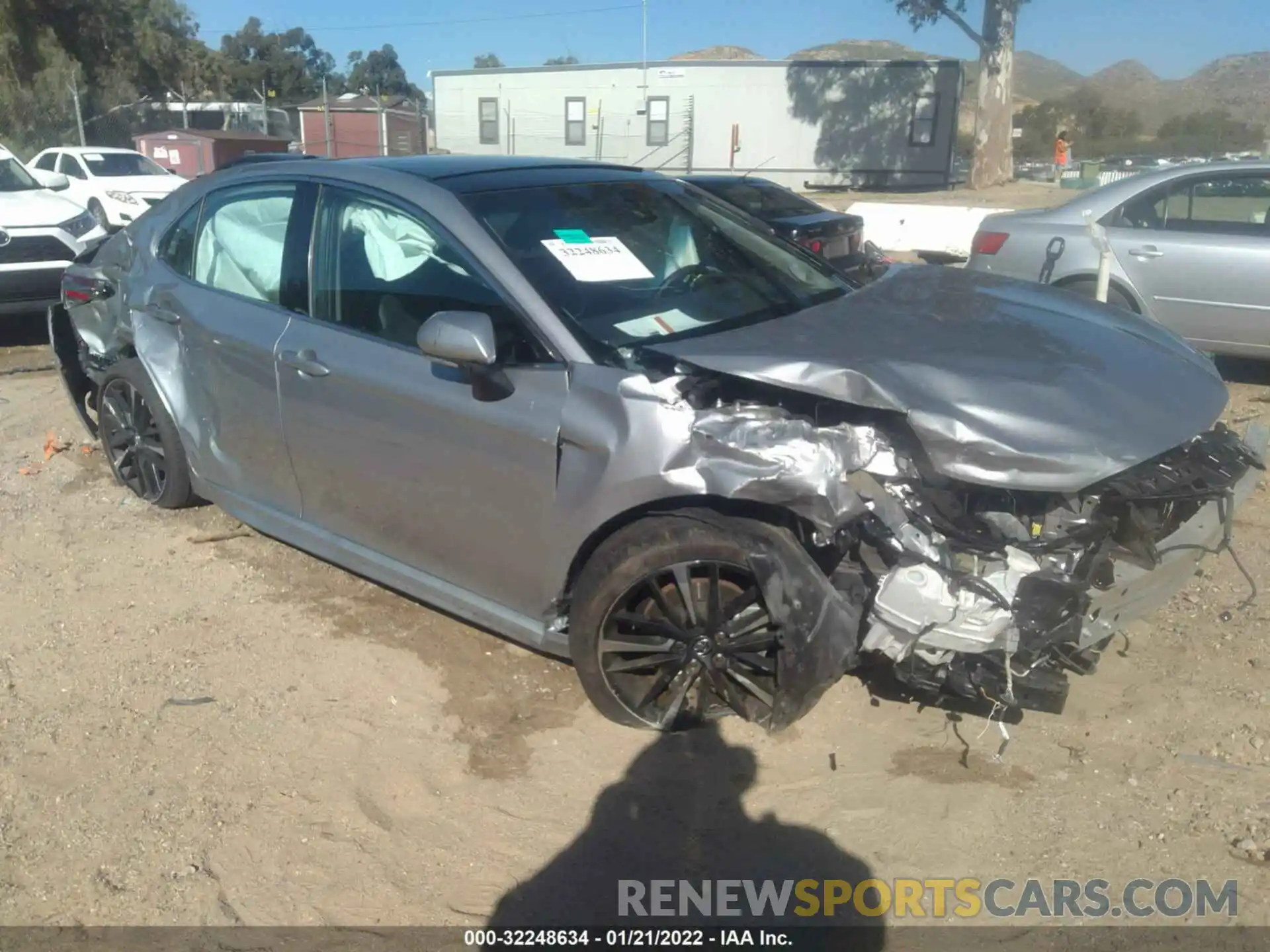 1 Photograph of a damaged car 4T1BZ1HK1KU031081 TOYOTA CAMRY 2019