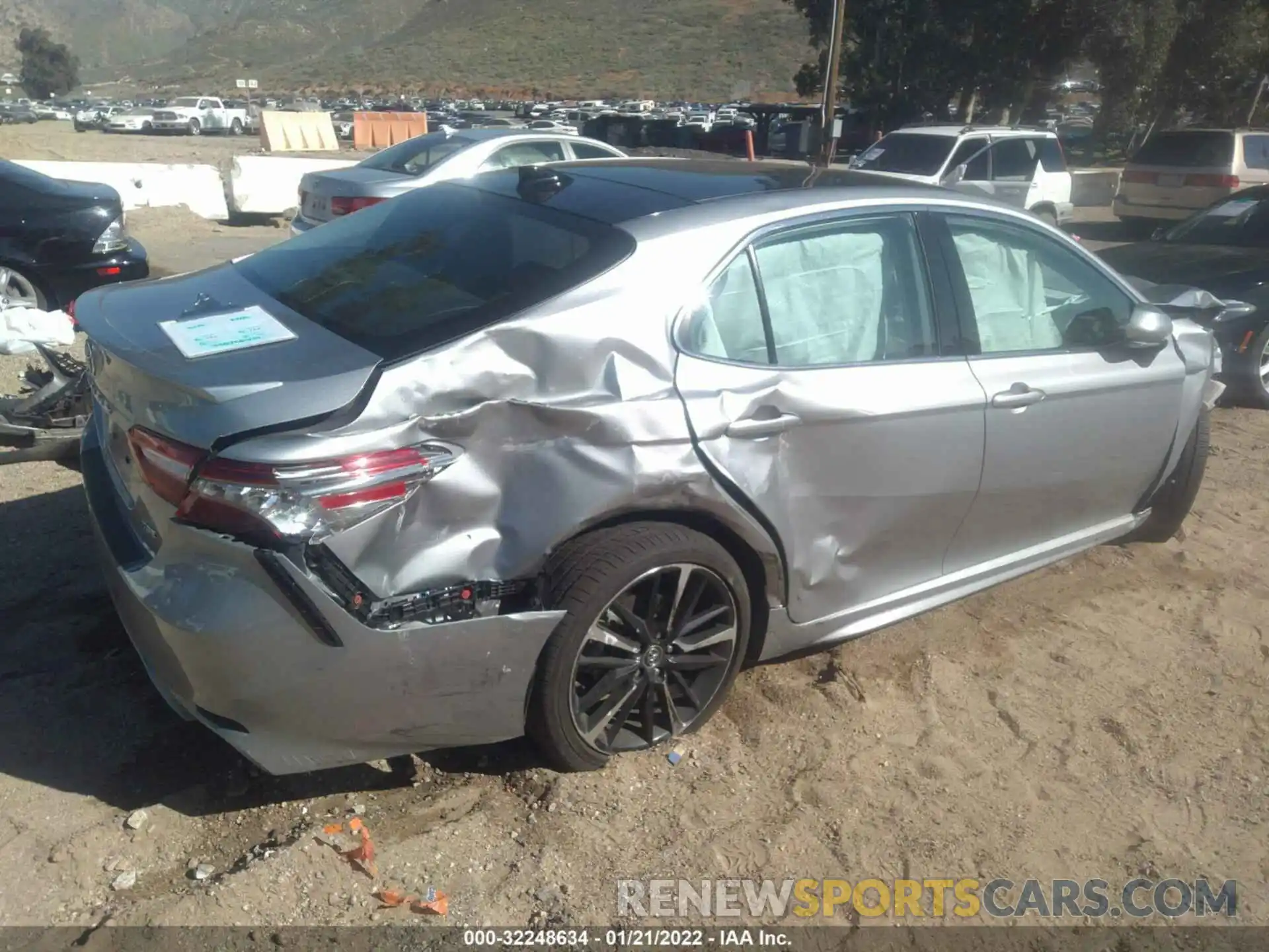 4 Photograph of a damaged car 4T1BZ1HK1KU031081 TOYOTA CAMRY 2019