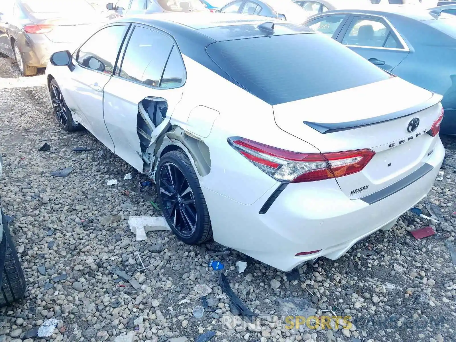 3 Photograph of a damaged car 4T1BZ1HK2KU025550 TOYOTA CAMRY 2019