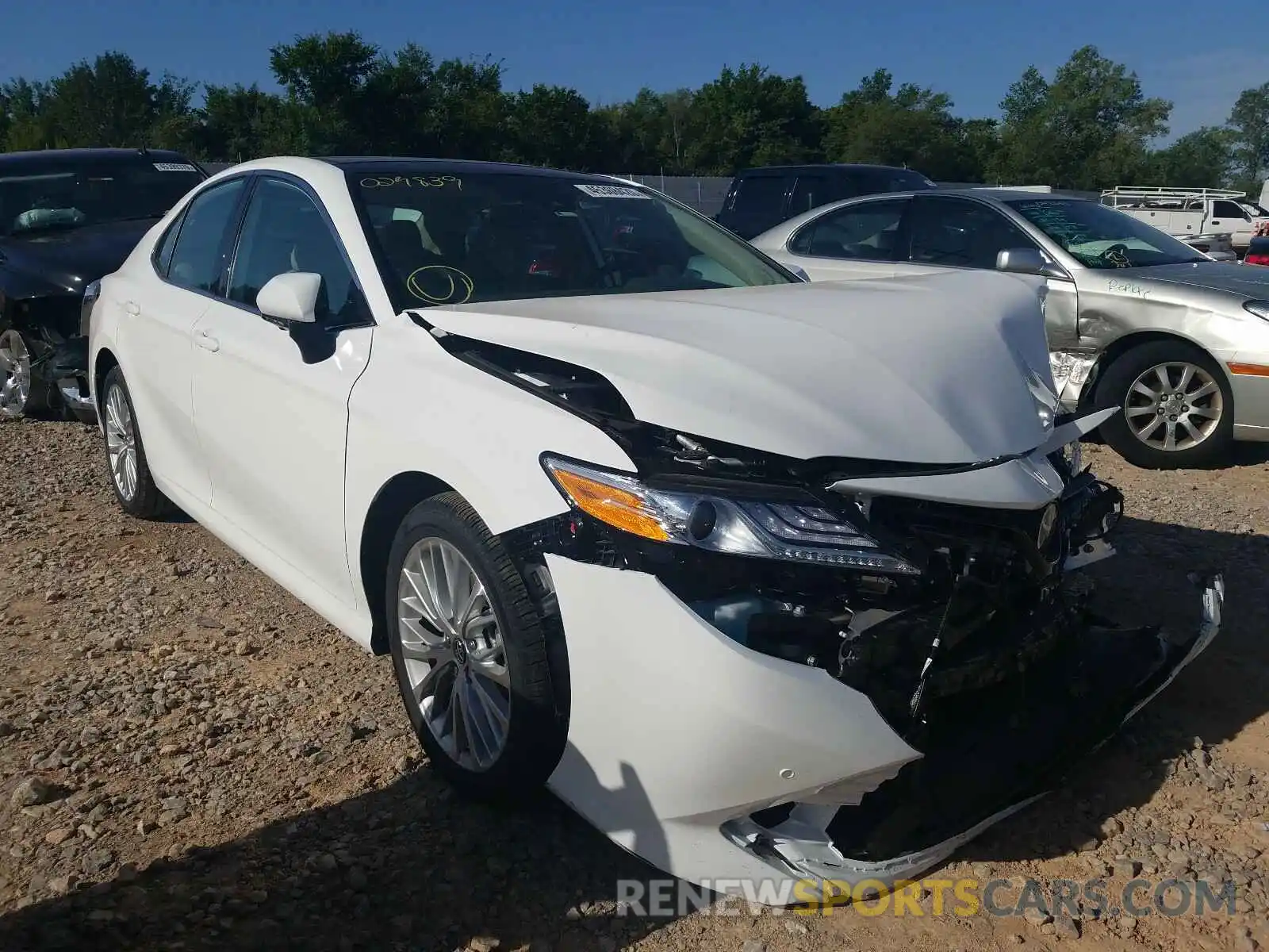 1 Photograph of a damaged car 4T1BZ1HK2KU029839 TOYOTA CAMRY 2019