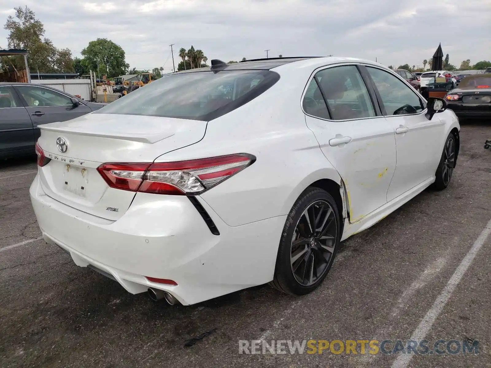 4 Photograph of a damaged car 4T1BZ1HK2KU030392 TOYOTA CAMRY 2019